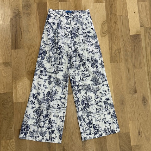 J McLaughlin NWOT Blue and White Printed Wide-Leg Pants - Picture 2 of 7